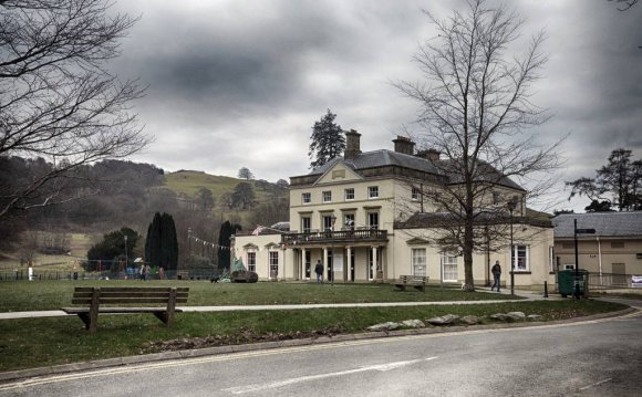 Y Plas Machynlleth