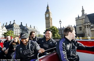 The New Zealand internationals enjoyed a spot of sightseeing in London as they enjoyed their time off